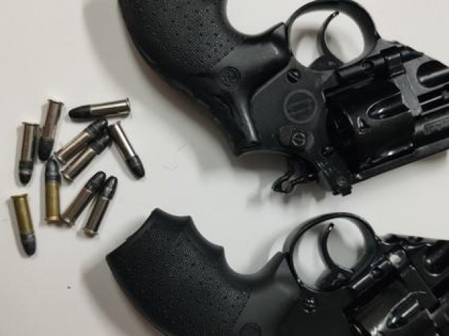 Pháp luật - Rao bán súng đạn trên Facebook bị công an bắt