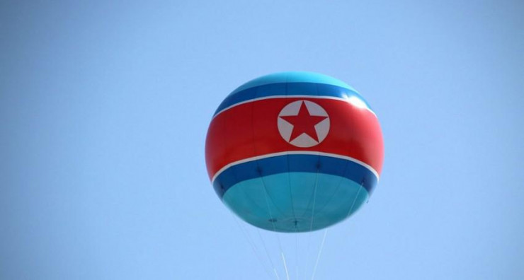 Một khinh khí cầu in cờ Triều Tiên bay tại Bình Nhưỡng năm 2018. Ảnh: NK NEWS