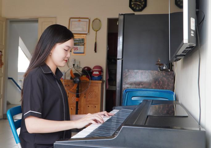 An Bình yêu thích và tự học piano từ những ngày còn nhỏ