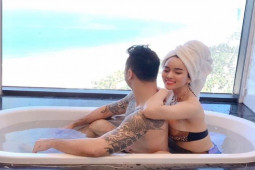 Làm đẹp - 3 cặp đôi hot nhất Vbiz: Chồng U50 vẫn săn chắc, vợ vừa khéo chăm con lại giỏi "đúc dáng"