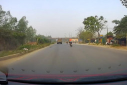 Ô tô - Clip: "Hú hồn" xe tải rẽ theo phong cách "không báo"