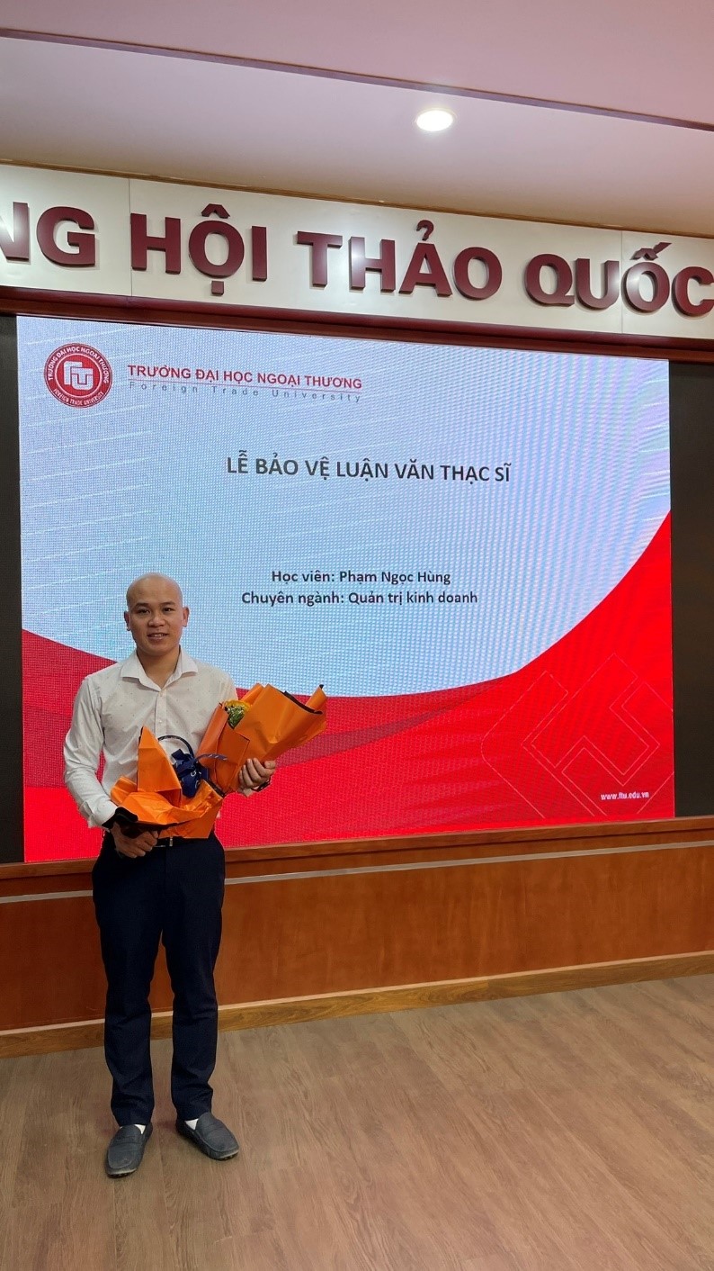Hùng Phạm thành công bảo vệ luận văn Thạc sĩ chuyên ngành Quản trị kinh doanh tại Đại học Ngoại thương