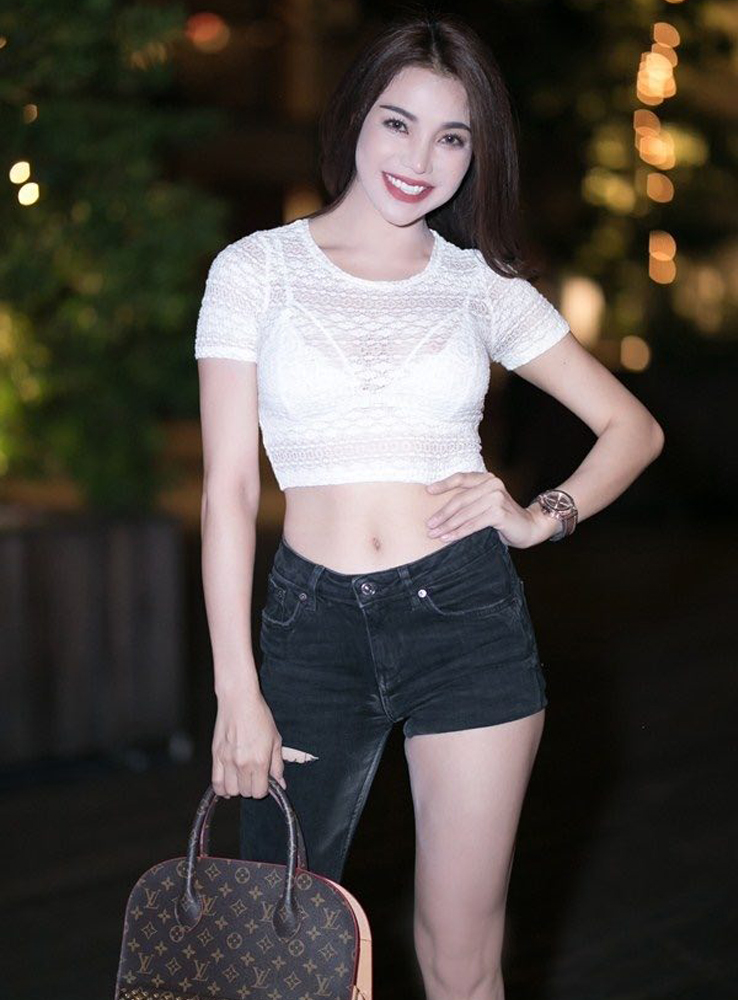 Không còn là những chiếc quần rách gối thông thường, những chiếc quần này có thể được cắt theo bất cứ hình thù gì, ở bất cứ vị trí nào, miễn là tạo ra được sự mới lạ, cá tính cho người mặc.