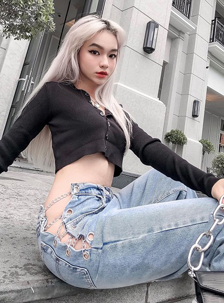 Những chiếc quần mốt "đuôi cá voi" xuất phát từ trang phục biểu diễn của&nbsp;các vũ công&nbsp;burlesque vào những năm 1930. Kiểu mặc này từng gây khá nhiều tranh cãi, nhưng sự ra đời của nó đã làm thay đổi tầm quan trọng của đồ lót và phần nào khẳng định được vị trí của nó trong văn hóa Pop.&nbsp;