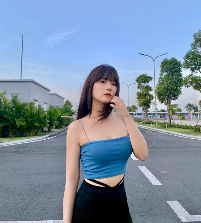 Thầy cô và bạn bè thường xuyên nhầm lẫn giữa hai chị em vì họ quá giống nhau.&nbsp;

