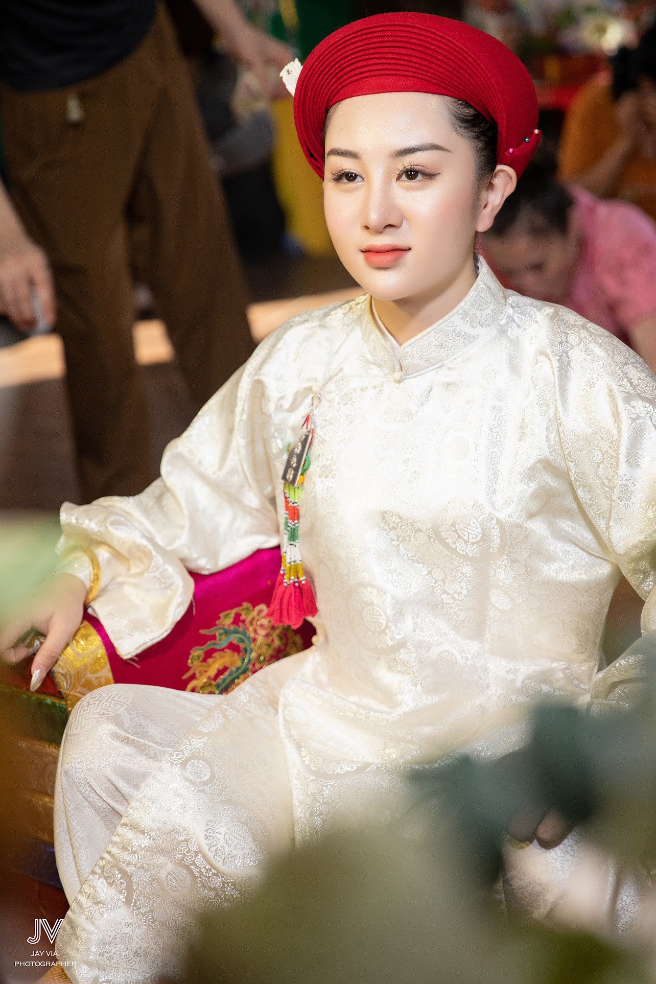 Cô đồng Phạm Bảo Quyên thu hút người xem từ nhan sắc cho đến thần thái