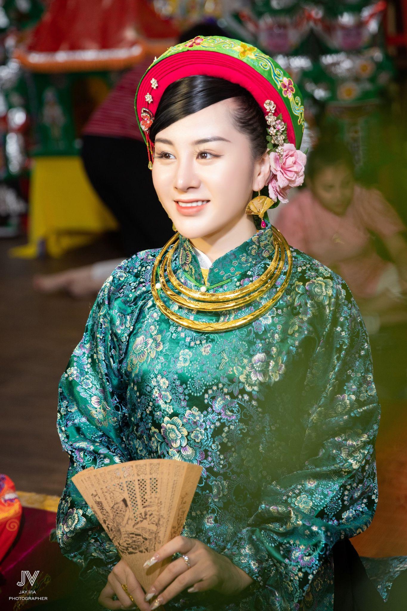 Cô đồng Phạm Bảo Quyên - Sức hút đến từ nhan sắc lôi cuốn - 3