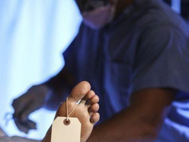 Phi thường - kỳ quặc - Nhân viên y tế nói đã "chết", người phụ nữ bất ngờ "sống lại" thở hổn hển trong nhà tang lễ