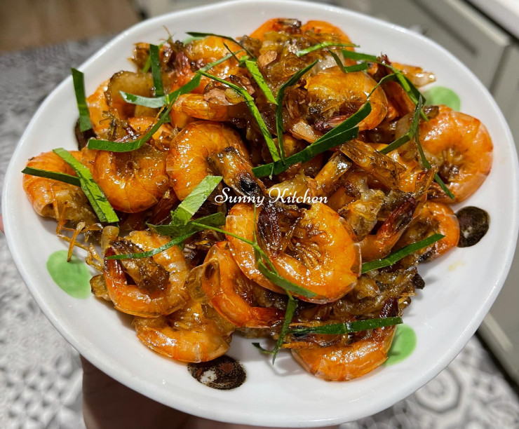 Món tôm rang là chanh thơm ngon ăn cùng cơm nóng sẽ rất phù hợp.