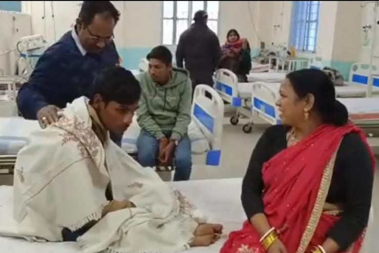 Nam sinh 17 tuổi phát sốt đến ngất xỉu sau khi phát hiện thi cùng 500 thí sinh nữ - 1