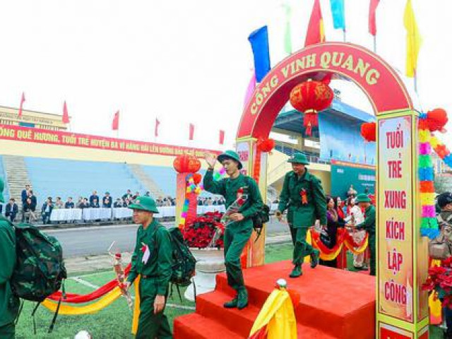 Hơn 4.200 tân binh Hà Nội hào hứng lên đường nhập ngũ