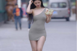 Thời trang - Chị em "đẹp xấu cách nhau một gang tấc" với "váy nude bó giò"