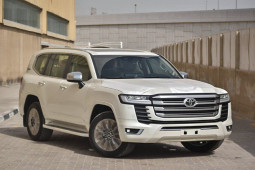 Tin tức ô tô - Toyota Land Cruiser thế hệ mới tiếp tục tăng giá tại Việt Nam