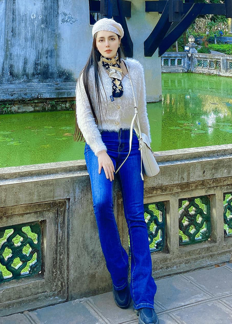 Phong cách đời thường của người đẹp gốc Tuyên Quang.&nbsp;
