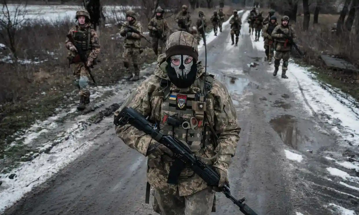 Binh sĩ Ukraine ở Donetsk (ảnh: CNN)