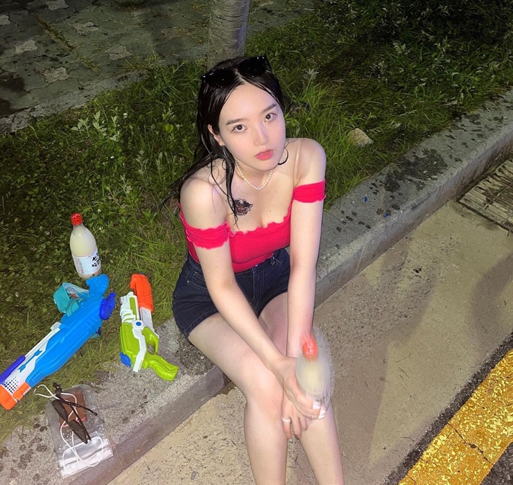 Bởi vậy, họ thường không diện những thiết kế quá trễ hay có dáng quây.&nbsp;
