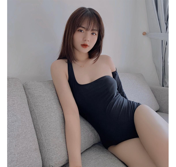 Ngoài ra, cô còn tập thêm yoga.
