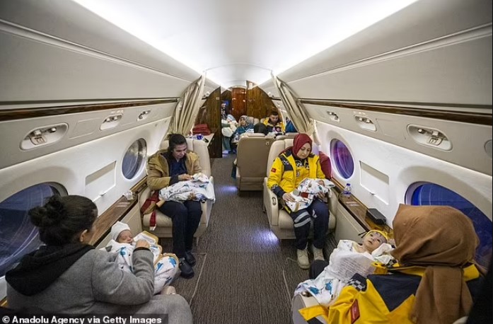 16 trẻ sơ sinh đi chuyên cơ của Tổng thống Thổ Nhĩ Kỳ, không có người thân ở bên - 2