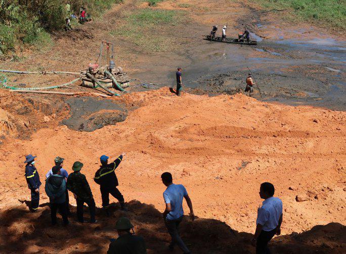 Hồ chứa nước thải bị vỡ khiến 1 công nhân tử vong - Ảnh Lê Thiện