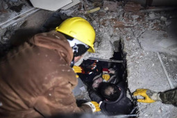 Dưới đống đổ nát, đây là cách nhiều nạn nhân động đất Thổ Nhĩ Kỳ dùng để được cứu thoát