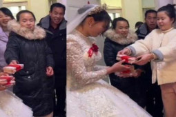 Bạn trẻ - Cuộc sống - Chị chồng tặng xấp tiền cho em dâu vào ngày cưới, dân tình tranh cãi khi thấy điều này