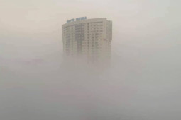 Tin tức trong ngày - Không phải Tà Xùa hay Fansipan, đây là cảnh tượng giữa trưa ở Hà Nội