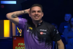 Thể thao - Cơ thủ số 1 thế giới đã hay lại còn may, bi chủ “nhảy múa” trên lỗ không rơi