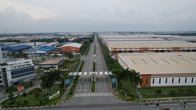 Các nhà máy hoạt động nhộn nhịp tại khu công nghiệp VSIP.