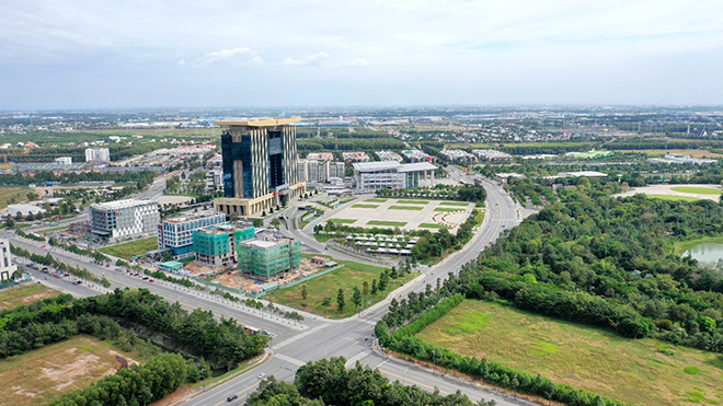 Hạ tầng và các dự án đang xây dựng tấp nập tại khu vực trung tâm thành phố mới Bình Dương.