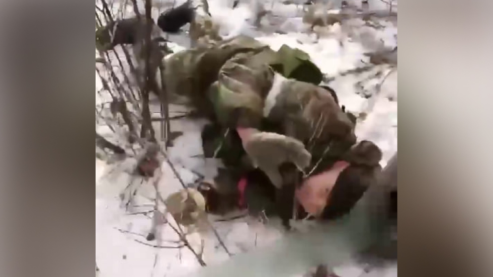 Moscow cáo buộc tù binh Nga bị sát hại. Ảnh chụp màn hình video
