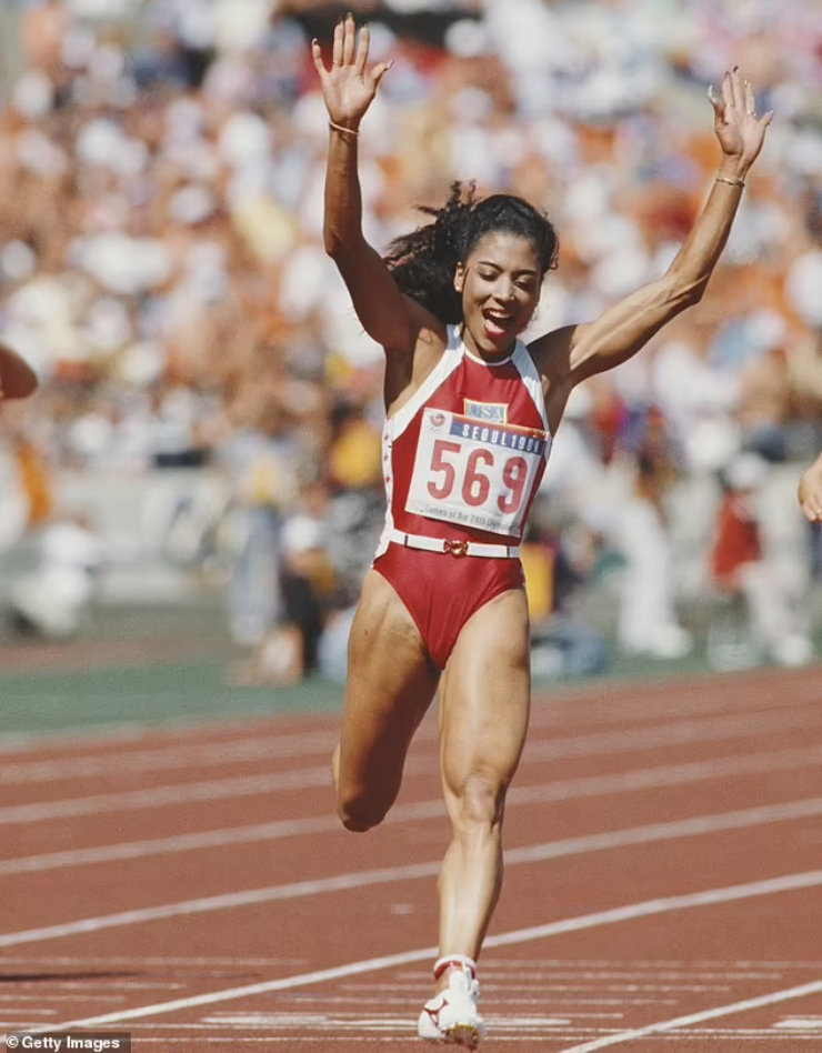 Tương tự kỉ lục 100m nam, cột mốc chạy 100m nữ do Florence Griffith-Joyner (Mỹ) lập cũng khó xô đổ. Suốt từ năm 1988, thành tích 10 giây 49 vẫn chưa bị xô đổ.