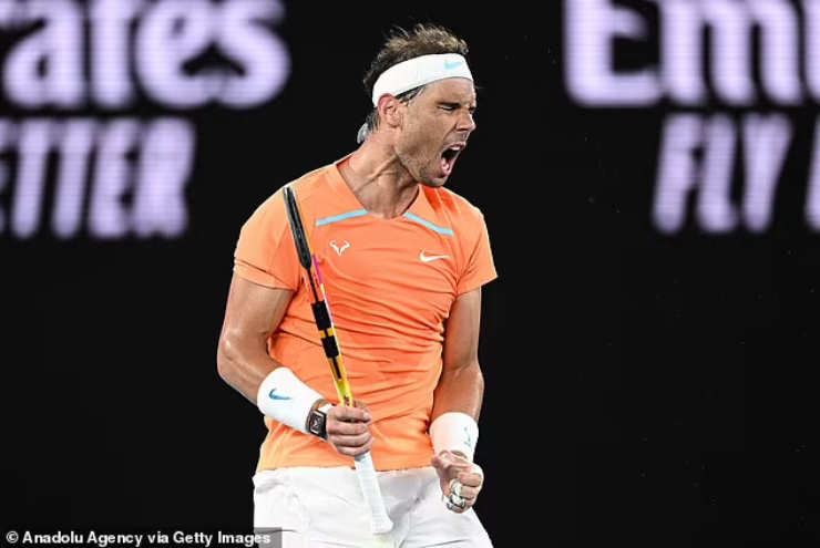 Nói về tennis, không ai có thể chơi ổn định trong một thời gian dài như Rafael Nadal (Tây Ban Nha). Kì tích 928 tuần nằm trong top 10 thế giới của "Bò tót" sẽ khó có người phá được. Nadal lọt vào top 10 khi mới 18 tuổi vào 4/2005 và giờ vẫn ở đó. Tay vợt 36 tuổi hiện đang có tuần thứ 928 liên tiếp nằm ở nhóm ưu tú. Jimmy Connors và Roger Federer theo sau với lần lượt 788 và 734 tuần nằm top 10.