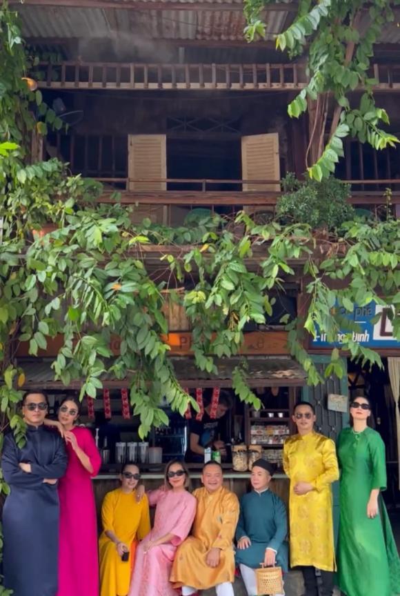 Hà Tăng hội ngộ những người bạn của mình vào
dịp Tết vừa rồi.