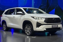 Toyota Innova 2023 tiếp tục ”cháy hàng”, khách mua xe phải chờ tới 1 năm