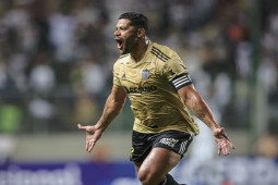 Bóng đá - "Người khổng lồ xanh" Hulk gây ngỡ ngàng: Cú "nã đại bác" 119 km/h