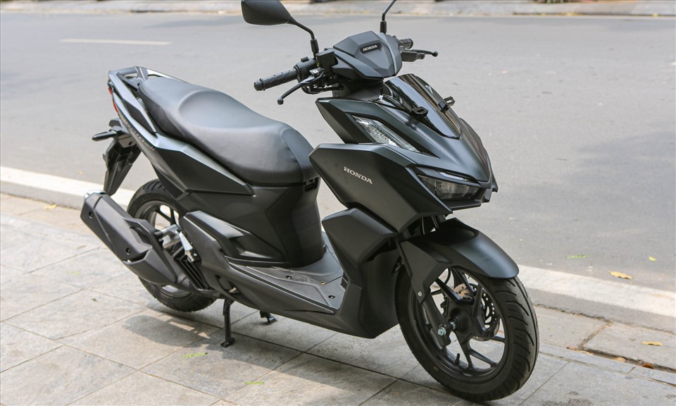 Honda Air Blade 160 vs Vario 160: Cùng phân khúc chọn xe nào đáng &#34;đồng tiền bát gạo&#34;? - 1