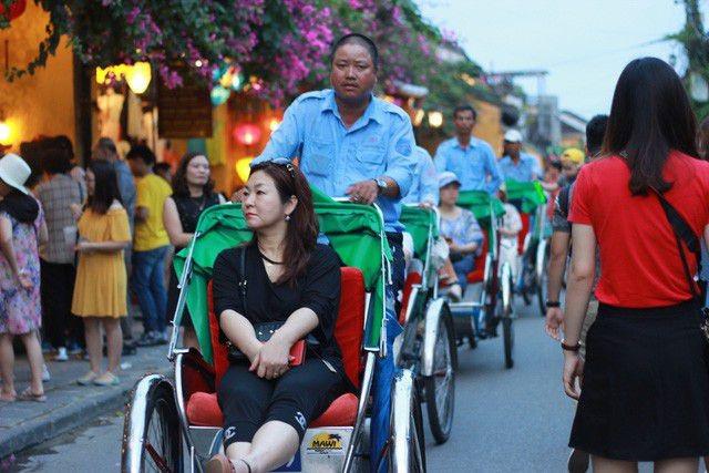 Du khách Trung Quốc chiếm phần lớn thị trường du khách quốc tế tại Việt Nam.