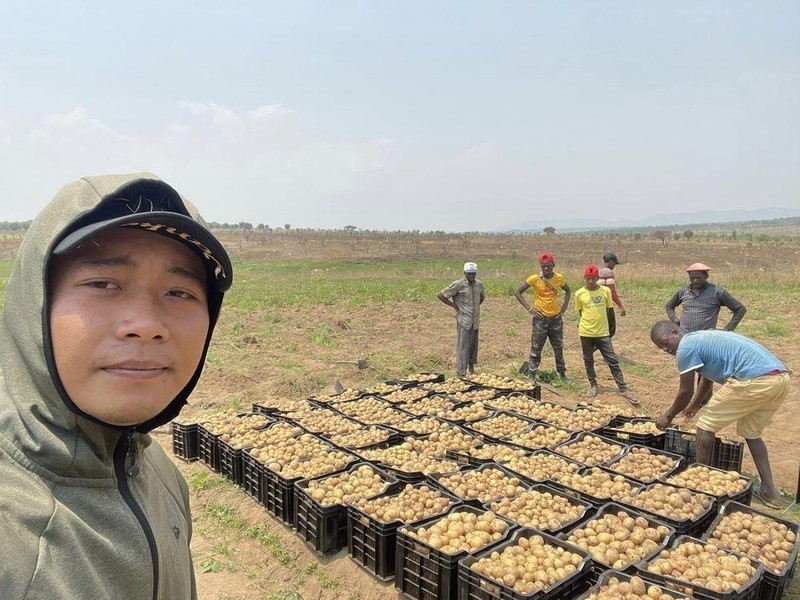 Quang Linh vẫn đang miệt mài với các dự án nông nghiệp và từ thiện ở châu Phi