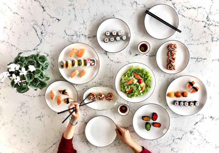 Nếu bạn chưa biết nên chuẩn bị món ăn gì cho nửa kia của mình vào ngày lễ tình nhân (14/2) năm nay thì hãy thử xem gợi ý món shushi hấp dẫn này nhé. Ảnh: Phan Anh