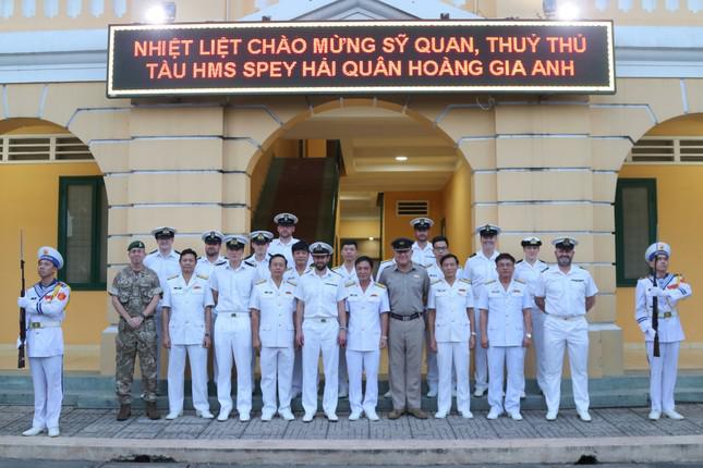 Hải quân Việt Nam tiếp đón sĩ quan và thủy thủ tàu HMS Spey