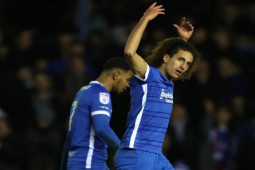 Bóng đá - Sao trẻ MU đá phạt tuyệt đỉnh, fan đòi trở lại Old Trafford "gánh" hàng tiền vệ