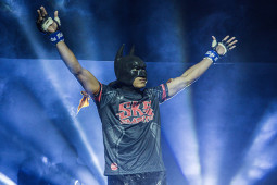 Thể thao - “Người dơi” Thái Lan lên sàn Muay bị đánh rách trán, xử thua cực sốc