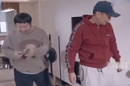 Clip hài hước - Bạn bè đến thăm nhà khiến chàng trai phải dở khóc dở cười