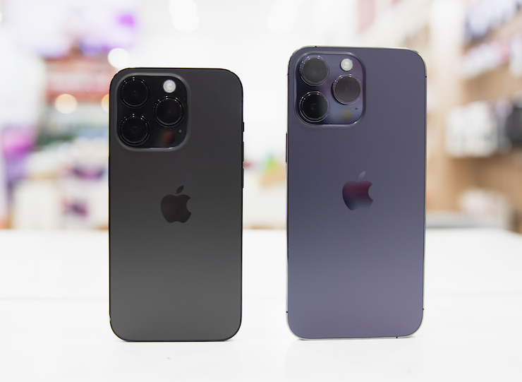 iPhone 14 Pro (trái) và iPhone 14 Pro Max (phải).