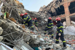 Cảnh sát Việt Nam tích cực tìm kiếm cứu nạn trong đống đổ nát tại Thổ Nhĩ Kỳ