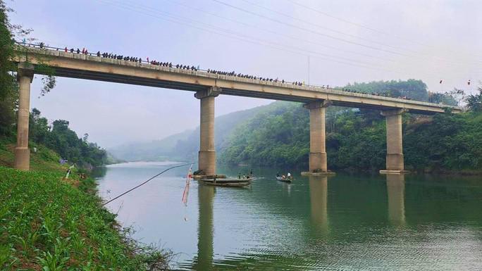 Cầu Ba Tâm, đoạn qua địa phận xã Lê Hóa và Thuận Hóa - nơi xảy ra sự việc sáng nay