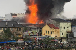 Cháy lớn tại chợ Tam Bạc - chợ lớn nhất Hải Phòng