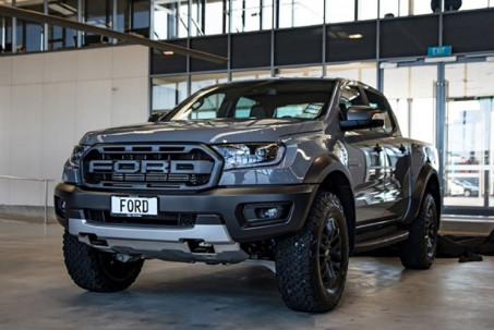 Giá xe Ford Ranger Raptor niêm yết và lăn bánh tháng 2/2023