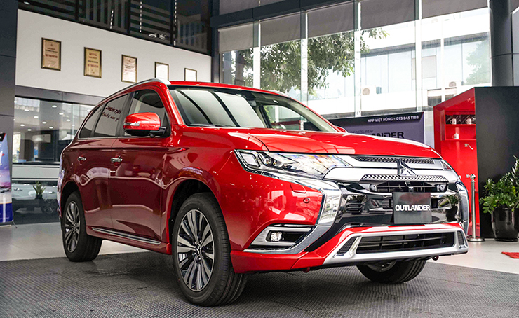 Giá xe Mitsubishi Outlander lăn bánh tháng 2/2023, ưu đãi 50% LPTB - 2