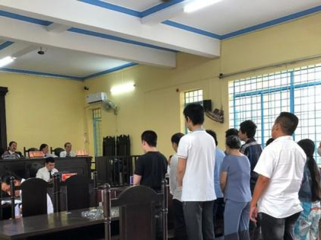 Pháp luật - VKS đề nghị buộc 2 bị cáo vụ chơi số đề nộp lại hơn 38 tỉ đồng